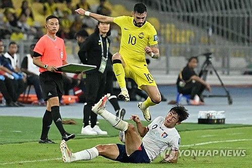 김 감독이 이끄는 말레이시아 축구 국가대표팀이 11일(한국시간) 말레이시아 쿠알라룸푸르에 있는 부킷 잘릴 국립경기장에서 열린 대만과의 2026 국제축구연맹(FIFA) 북중미(캐나다-미국-멕시코 공동 개최) 월드컵 아시아지역 2차 예선 D조 최종전에서 3-1로 승리했다.&nbsp;승리에도 2위 키르기스스탄을 제치지 못해 2차 예선에서 탈락한 말레이시아는 현재 김 감독의 경질 여론이 큰 상황이다. 김 감독은 말레이시아에 남고 싶다는 의사를 밝혔다. 연합뉴스