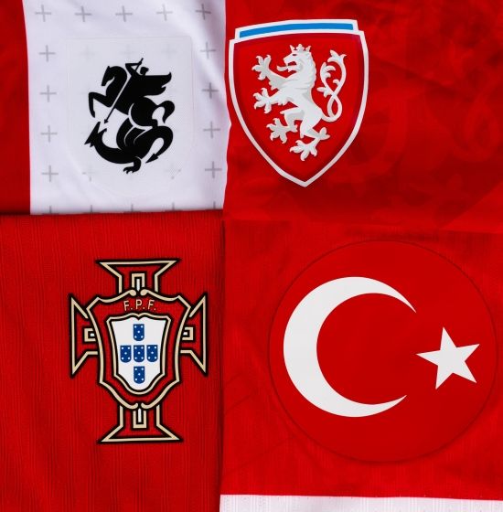 포르투갈 축구 국가대표팀이 12일(한국시간) 포르투갈 아베이루에 있는 이스타디우 무니시팔 드 아베이루에서 열린 아일랜드와의 친선 경기에서 3-0 완승을 했다.&nbsp;호날두는 7개월 만에 대표팀에서 득점포를 가동했고 A매치 통한 130호골에 성공해 역대 최다골 기록을 이어갔다. 포르투갈은 다가오는 UEFA 유로 2024에서 체코, 튀르키예 조지아와 F조에 편성됐다. UEFA