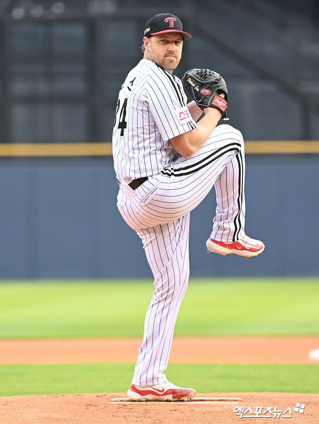 엔스는 14일 잠실구장에서 열린 '2024 신한 SOL Bank KBO 리그' 롯데와 주말 3연전 첫 경기를 앞두고 선발 등판. 6이닝 3실점으로 팀 승리에 힘을 보탰다. 시즌 8승(2패)은 덤이다. 잠실, 김한준 기자