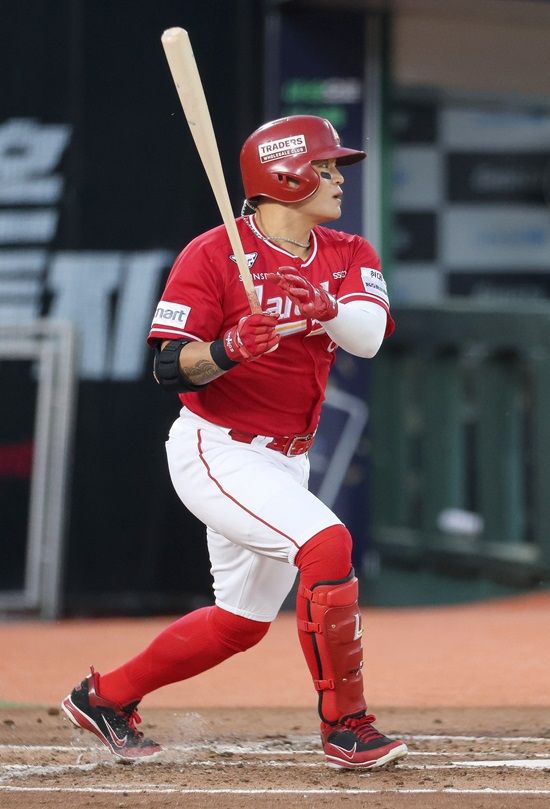 SSG 랜더스 캡틴 추신수. 6월 14일 대전 한화생명이글스파크에서 열린 2024 신한 SOL Bank KBO리그 한화 이글스와의 팀 간 9차전에서 홈런 포함 3안타 3타점으로 팀 승리를 이끌었다. 사진 SSG 랜더스