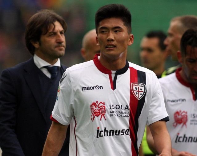 현재 북한 축구를 대표하는 간판스타로, 과거 이탈리아 최고 명문 유벤투스와 다크호스 칼리아리에서 뛰었던 한광성이 유엔의 대북제재에 따른 북한 근로바 추방 결의와 코로나19로 인한 북한 당국의 국경 봉쇄 정책으로 인해 북한 주재 중국대사관에서 2~3년간 사실상 갇혀 지내며 홀로 훈련했던 것으로 드러났다. 20대 초반의 전도유망한 선수에게 북한이 사실상 인권 유린 형태의 조치를 취했다는 뜻이다. 연합뉴스