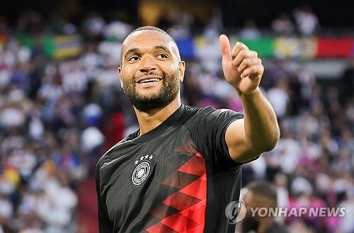 독일 매체 빌트가 지난 18일(한국시간) 요나단 타의 뮌헨 이적 상황이 혼란에 빠졌으며 이적료 협상이 난항을 겪고 있다고 전했다.&nbsp; 뮌헨은 1800만유로를 원하지만, 레버쿠젠은 이보다 훨씬 높은 4000만유로를 요구하면서 두 구단 간의 이적료 협상에 진전이 없다. 연합뉴스