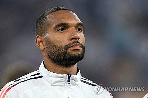 독일 매체 빌트가 지난 18일(한국시간) 요나단 타의 뮌헨 이적 상황이 혼란에 빠졌으며 이적료 협상이 난항을 겪고 있다고 전했다.&nbsp; 뮌헨은 1800만유로를 원하지만, 레버쿠젠은 이보다 훨씬 높은 4000만유로를 요구하면서 두 구단 간의 이적료 협상에 진전이 없다. 연합뉴스