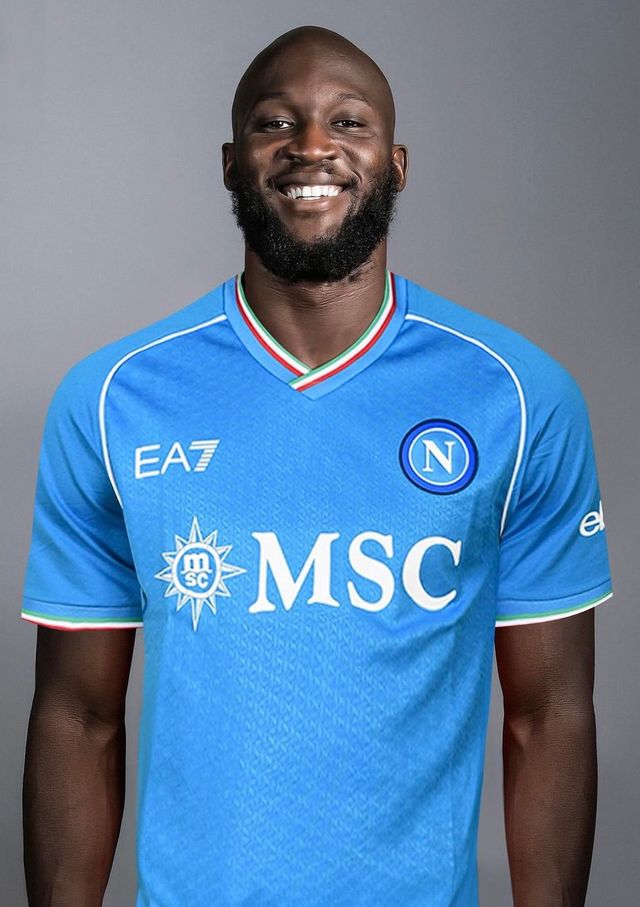 안토니오 콘테가 나폴리 부임 시 로멜루 루카쿠, 김민재를 원하는 것으로 알려졌다. 2일 프랑스 풋메르카토에 따르면&nbsp;나폴리는 루카쿠를 영입 최우선 순위로 삼았다. 2026년까지 첼시와 계약된 루카쿠는 팀을 떠나길 원한다.&nbsp;나폴리는 빅터 오시멘이 팀을 떠날 수 있는 상황에 대비하고 있다. 수비 쪽에서는 콘테가 아우렐리오 데 라우렌티스 나폴리 회장에게 김민재 영입을 요청한 것으로 알려졌다. SNS