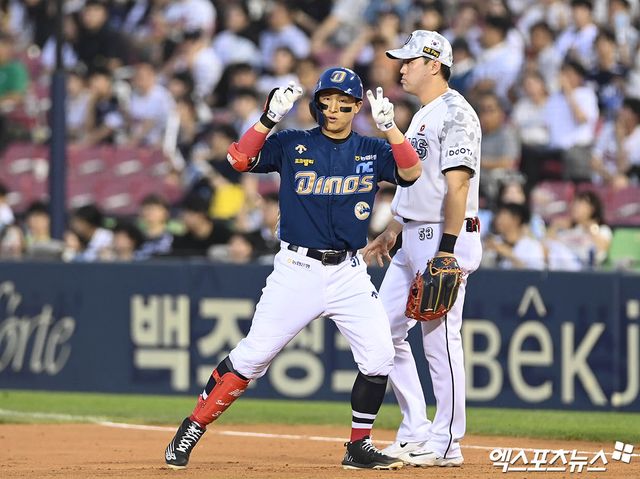 NC 외야수 손아섭은 20일 잠실구장에서 열린 '2024 신한 SOL Bank KBO 리그' 두산 베어스와 주중 3연전 마지막 경기에서 2번 지명타자로 선발 출전했다. 이날 세 번째 타석에서 KBO 리그 역대 최다 안타 신기록인 2505안타를 기록했다. 잠실, 박지영 기자