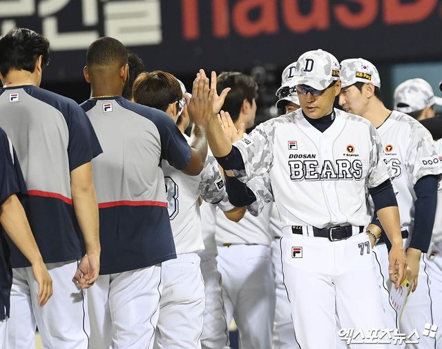 이승엽 두산 감독은 20일 잠실구장에서 열린 '2024 신한 SOL Bank KBO 리그' NC와 주중 3연전 마지막 경기에서 팀의 2-0 승리를 지휘했다. 경기 후 사령탑은 투수진에 관한 칭찬과 함께 손아섭의 신기록 달성을 축하했다. 잠실, 박지영 기자