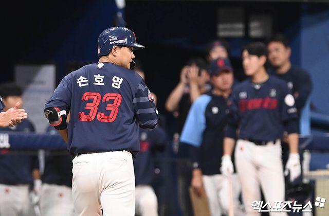 롯데 자이언츠 내야수 손호영이 6월 21일 서울 고척스카이돔에서 열린 2024 신한 SOL KBO리그 키움 히어로즈와의 팀 간 10차전에 3번 지명타자로 선발출전해 3타수 무안타 1타점 1볼넷을 기록했다. 8회초 4번째 타석에서 내야 땅볼을 친 뒤 헤드 퍼스트 슬라이딩까지 시도했지만 안타 생산에 실패하면서 연속 경기 안타 행진이 30게임에서 멈췄다. 사진 박지영 기자