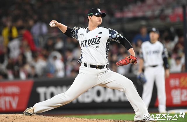 KT 위즈 구원투수 김민이 경기에 등판해 역투하고 있다. 엑스포츠뉴스 DB