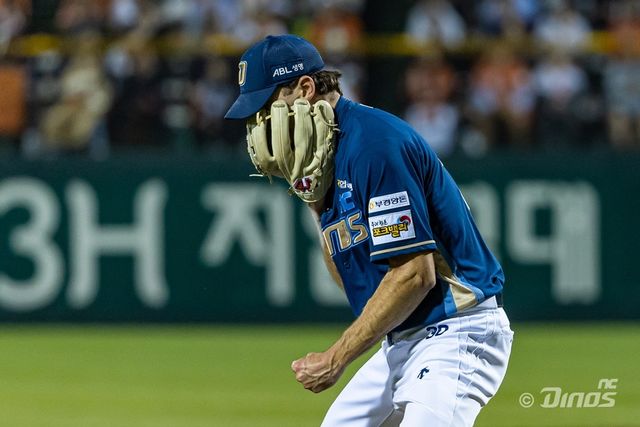 NC 투수 하트는 21일 인천 SSG랜더스필드에서 열린 '2024 신한 SOL Bank KBO 리그' SSG와 주말 3연전 첫 경기에 선발 등판했다. 이날 6⅓이닝 1실점으로 호투해 시즌 6승(3패)으로 여섯 경기 만에 승리를 추가했다. NC 다이노스