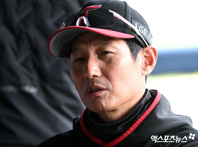 염경엽 LG 감독은 23일 잠실구장에서 열릴 '2024 신한 SOL Bank KBO 리그' KT와 더블헤더 1경기를 앞두고 더블헤더 운영에 관해 설명했다. 엑스포츠뉴스 DB 