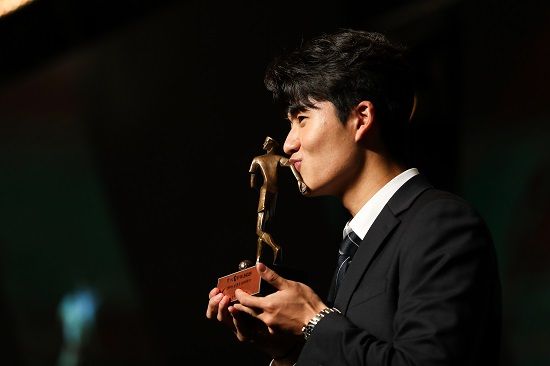 또 한 명의 유럽파가 탄생한다. 국가대표 라이트백 설영우가 울산HD를 떠나 세르비아 명문 츠르베나 즈베즈다로 이적한다. 울산은 24일 지난 겨울 즈베즈다가 제안한 그리고 최근 여러 매체들의 추측보다 상향된 조건과 대우로 설영우 선수를 즈베즈다로 이적시켰다고 알렸다.&nbsp;다만 이외 구체적인 조건은 울산과 즈베즈다의 상호 합의하에 밝히지 않기로 했다. 울산HD