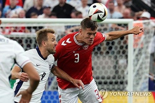 글로벌 스포츠 매체 디 애슬레틱이 25일(한국시간) 해리 케인과 개리 리네커의 설전에 대해 리네커의 손을 들면서 해설가들이 치어리더가 아니라고 주장했다.&nbsp;연합뉴스