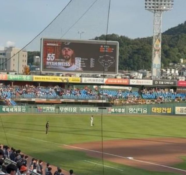 한화 선발 라이언 와이스가 25일 대전 한화생명이글스파크에서 열린 '2024 신한 SOL 뱅크 KBO리그' 두산 베어스와의 홈경기에서 6이닝 4피안타 2사사구 7탈삼진 무실점 호투로 데뷔승을 올렸다. 헤일리 브룩 SNS