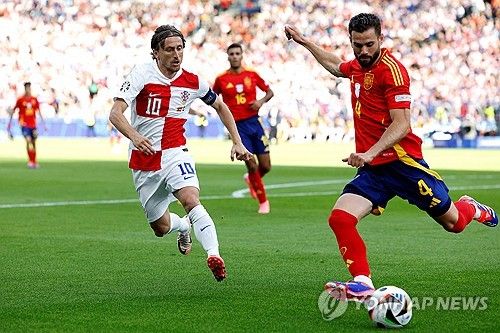 사우디 프로리그 알카드시아가 28일(한국시간) 공식 채널을 통해 나초 페르난데스의 입단을 발표했다. 계약 기간은 2026년 여름까지 2년 계약이다.&nbsp;23년간 몸담았던 레알 마드리드를 떠나 새로운 도전을 시작했다. 연합뉴스