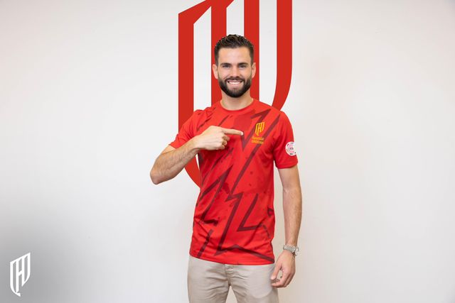 사우디 프로리그 알카드시아가 28일(한국시간) 공식 채널을 통해 나초 페르난데스의 입단을 발표했다. 계약 기간은 2026년 여름까지 2년 계약이다.&nbsp;23년간 몸담았던 레알 마드리드를 떠나 새로운 도전을 시작했다. 알콰드시아