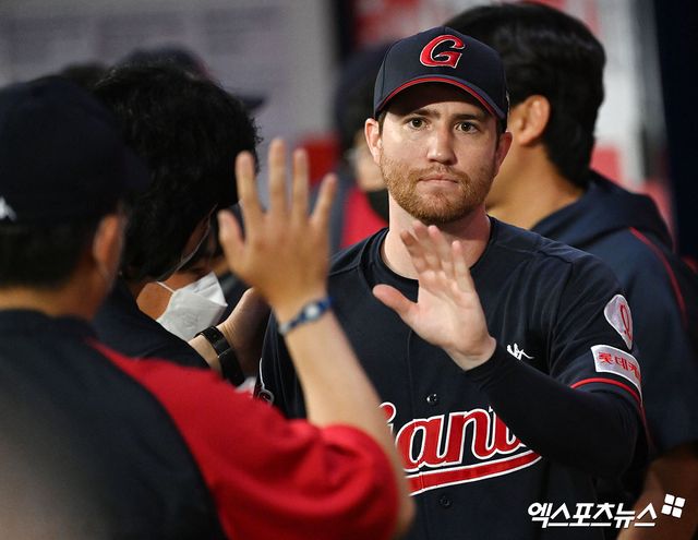 ​​롯데 투수 반즈는 28일 상동구장에서 열린 '2024 메디힐 KBO 퓨처스리그' KT전에서 선발 등판했다. 지난 5월 27일 1군에서 말소된 뒤 첫 실전 투구로 2이닝 무실점을 기록했고, 최고 구속은 시속 145㎞까지 나왔다. 엑스포츠뉴스 DB