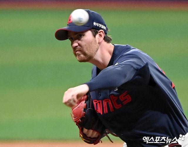 롯데 투수 반즈는 28일 상동구장에서 열린 '2024 메디힐 KBO 퓨처스리그' KT전에서 선발 등판했다. 지난 5월 27일 1군에서 말소된 뒤 첫 실전 투구로 2이닝 무실점을 기록했고, 최고 구속은 시속 145㎞까지 나왔다. 엑스포츠뉴스 DB