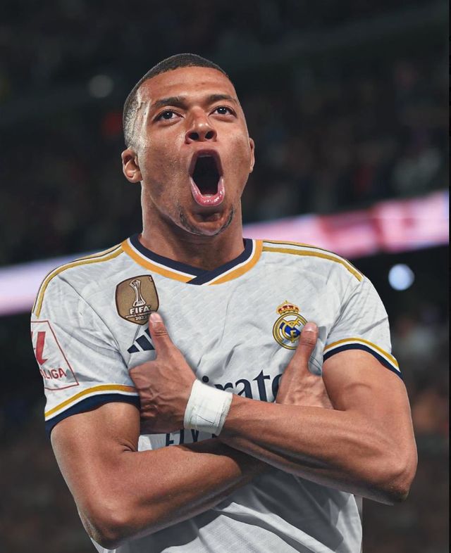 프랑스 축구스타 킬리안 음바페가 3일 오후 10시30분에 자신의 SNS에 있던 현소속팀 파리생제르맹(PSG) 표기를 삭제했다. 음바페는 4일 새벽 스페인 거함이자 2023-2024 유럽축구연맹 챔피언스리그 우승팀인 레알 마드리드와 5년 계약을 체결할 예정이다. SNS