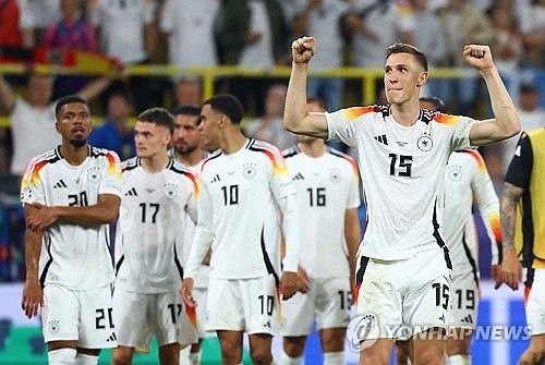 신형 전차로 탈바꿈한 유럽축구연맹(UEFA) 2024 유럽축구선수권대회(유로 2024) 개최국 독일이 대회 8강에 올랐다. 독일은 30일(한국시간) 열린 덴마크와의 유로 2024 16강전에서 카이 하베르츠와 자말 무시알라의 연속골에 힘입어 2-0 승리를 거두면서 8강 진출을 확정 지었다. 독일이 메이저대회 8강에 오른건 지난 2016년 프랑스에서 열린 유로 2016 이후 8년 만이다. 독일은 4강행 길목에서 스페인과 조지아 경기의 승자와 맞붙는다. 사진 연합뉴스