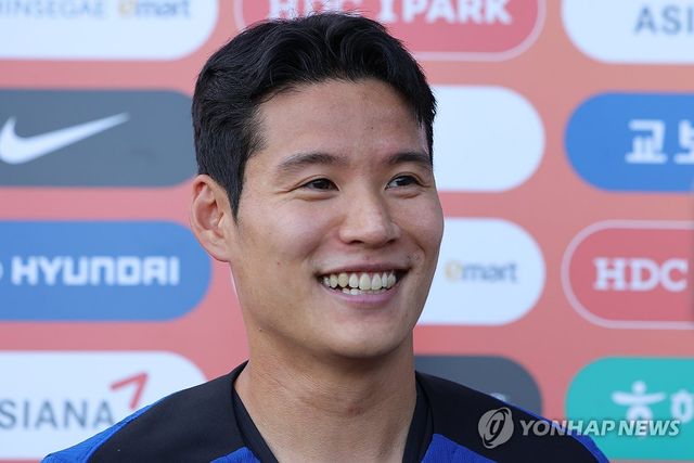 (싱가포르=연합뉴스) 신현우 기자 = 한국 축구 대표팀 박승욱이 4일(현지시간) 오후 싱가포르 비샨 스타디움에서 훈련을 앞두고 인터뷰하고 있다. 한국은 오는 6일 오후 9시(한국시간) 싱가포르 내셔널 스타디움에서 싱가포르를 상대로 2026 북중미 월드컵 아시아 2차 예선 조별리그 C조 5차전을 치른다. 2024.6.4 nowwego@yna.co.kr