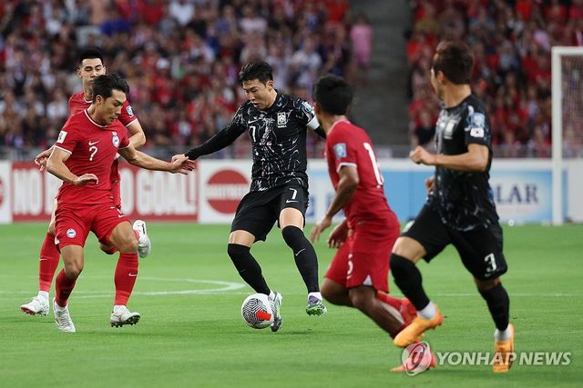 (싱가포르=연합뉴스) 신현우 기자 = 6일(현지시간) 싱가포르 국립경기장에서 열린 2026 북중미 월드컵 아시아 2차 예선 조별리그 C조 5차전 한국과 싱가포르의 경기. 한국 손흥민이 드리블하고 있다. 2024.6.6 nowwego@yna.co.kr