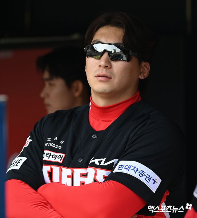 KIA 타이거즈 간판타자 나성범. 지난 6월 5일 롯데 자이언츠와의 광주 홈 경기에서 6회초 수비 중 치명적인 실책으로 아쉬움을 남겼다. 사진 엑스포츠뉴스 DB