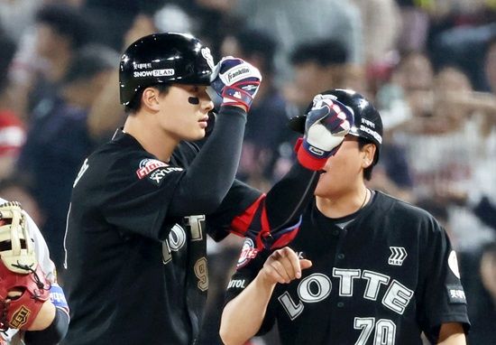 롯데 자이언츠 외야수 윤동희. 6월 5일 광주 KIA 타이거즈전에서 5타수 3안타 4타점 1득점 맹타를 휘두르고 팀의 3연승을 견인했다. 사진 연합뉴스