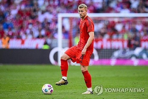 스카이스포츠 독일 기자인 플로리안 플레텐베르크가 8일(한국시간) 자신의 사회관계망서비스(SNS)를 통해 바이에른 뮌헨이 여러 잠재적 이적을 준비하고 있다고 밝혔다. 여기에 김민재의 이름은 등장하지 않았다.&nbsp;마타이스 더리흐트, 요슈아 키미히, 레온 고레츠카, 킹슬리 코망, 그리고 누사이르 마즈라위가 방출 명단에 포함됐다. 연합뉴스