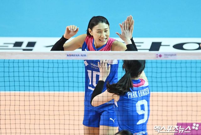 김연경이 8일 서울 잠실실내체육관에서 열린 김연경 초청 'KYK 인비테이셔널 2024' 대한민국과 팀 코리아의 경기에서 국가대표 은퇴 경기를 치렀다. 사진 박지영 기자