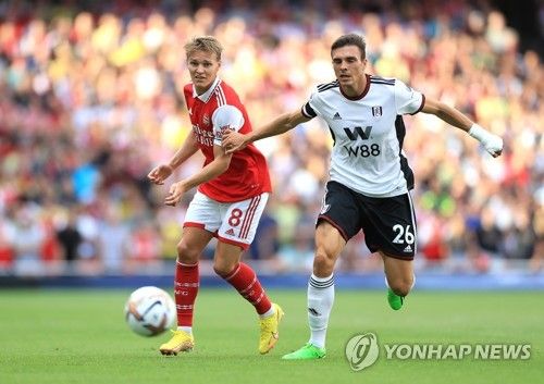 지난해 여름 독일 최고 명문 바이에른 뮌헨 이적이 거의 성사돼 메디컬테스트와 '옷피셜' 촬영까지 마치고도 소속팀인 잉글리시 프리미어리그 풀럼의 반대로 뮌헨 입성에 실패했던 포르투갈 미드필더 주앙 팔리냐가 올여름엔 뮌헨에 입단, 김민재와 호흡할 수 있을 것으로 보인다. 독일 스카이스포츠 언론인 플로리안 플레텐베르크가 그의 뮌헨 이적 재수가 성공할 것이라고 밝혔다. 연합뉴스