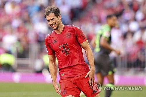 지난해 여름 독일 최고 명문 바이에른 뮌헨 이적이 거의 성사돼 메디컬테스트와 '옷피셜' 촬영까지 마치고도 소속팀인 잉글리시 프리미어리그 풀럼의 반대로 뮌헨 입성에 실패했던 포르투갈 미드필더 주앙 팔리냐가 올여름엔 뮌헨에 입단, 김민재와 호흡할 수 있을 것으로 보인다. 독일 스카이스포츠 언론인 플로리안 플레텐베르크가 그의 뮌헨 이적 재수가 성공할 것이라고 밝혔다. 연합뉴스