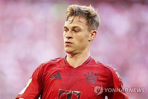 지난해 여름 독일 최고 명문 바이에른 뮌헨 이적이 거의 성사돼 메디컬테스트와 '옷피셜' 촬영까지 마치고도 소속팀인 잉글리시 프리미어리그 풀럼의 반대로 뮌헨 입성에 실패했던 포르투갈 미드필더 주앙 팔리냐가 올여름엔 뮌헨에 입단, 김민재와 호흡할 수 있을 것으로 보인다. 독일 스카이스포츠 언론인 플로리안 플레텐베르크가 그의 뮌헨 이적 재수가 성공할 것이라고 밝혔다. 연합뉴스