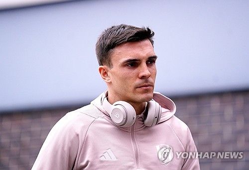 지난해 여름 독일 최고 명문 바이에른 뮌헨 이적이 거의 성사돼 메디컬테스트와 '옷피셜' 촬영까지 마치고도 소속팀인 잉글리시 프리미어리그 풀럼의 반대로 뮌헨 입성에 실패했던 포르투갈 미드필더 주앙 팔리냐가 올여름엔 뮌헨에 입단, 김민재와 호흡할 수 있을 것으로 보인다. 독일 스카이스포츠 언론인 플로리안 플레텐베르크가 그의 뮌헨 이적 재수가 성공할 것이라고 밝혔다. 연합뉴스