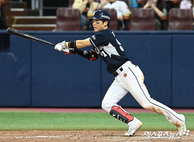 두산 베어스 외야수 조수행이 7월 1일 현재 2024 정규시즌 39도루를 기록하면서 이 부문 단독 선두를 달리고 있다. 2016년 프로 입단 후 생애 첫 타이틀 획득을 향해 순조로운 도전을 이어가고 있는 중이다. 사진 엑스포츠뉴스 DB