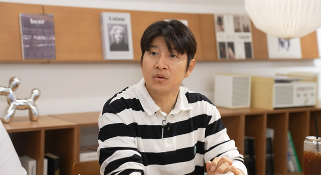 한국 축구 레전드이자 현재 축구해설위원으로 활동 중인 이영표는 지난 9일 유튜브 채널 KBS스포츠와 인터뷰서 자신을 포함해 축구인들의 한계를 보는 것 같다며 당분간 축구인들은 행정하면 안 되고 말 그대로 사라져야 한다고 비판했다. 최근 대한축구협회가 대표팀 정식 감독으로 홍명보 현 울산HD 감독을 내정한 것을 겨냥한 발언이었다. 캡틴파추호