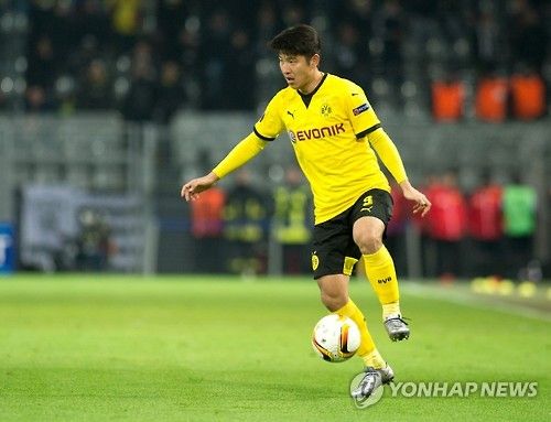 박주호가 12일 자신의 사회관계망서비스(SNS) 인스타그램을 통해 독일 도르트문트를 방문한 사진을 올렸다. 박주호는 유로 2024 준결승 네덜란드vs잉글랜드 경기를 관람 후 오랜만에 친정팀 도르트문트를 방문하였습니다.라고 밝혔다.&nbsp; 박주호는 지난 11일 독일 도르트문트에 있는 지그날 이두나 파크에서 열린 준결승 경기를 관전했다. 박주호는 도르트문트 구단 초청으로 이 경기를 관전했고 다음 날 도르트문트 구단을 방문했다.&nbsp;연합뉴스