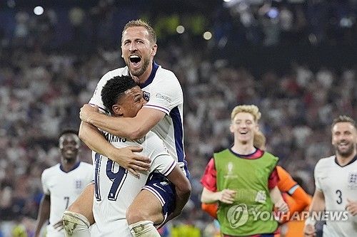 글로벌 축구 전문 매체 골닷컴 영국판이 12일(한국시간) 잉글랜드 축구 국가대표팀 감독인 사우스게이트가 유럽축구연맹(UEFA) 유로 2024 결과와 상관없이 미래를 보장받을 것이라고 전했다.&nbsp; 사우스게이트 감독이 이끄는 잉글랜드는 지난 11일 독일 도르트문트에 있는 지그날 이두나 파크에서 열린 네덜란드와의 대회 준결승전에서 2-1 역전승을 거두고 결승에 진출했다.&nbsp;잉글랜드 역사상 메이저 대회 결승에 2번 진출한 감독은 없었다. 연합뉴스