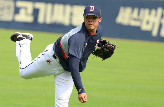 일본인 투수 시라카와 케이쇼가 7월 13일 서울 잠실야구장에서 열리는 2024 신한 SOL Bank KBO리그 삼성 라이온즈와의 팀 간&nbsp;11차전에 선발등판한다. SSG 랜더스 소속이던 지난달 27일 KT 위즈전 이후 15일 만에 실전 등판에 나선다. 두산 유니폼을 입고 나서 처음으로 치르는 게임이기도 하다. 사진 두산 베어스