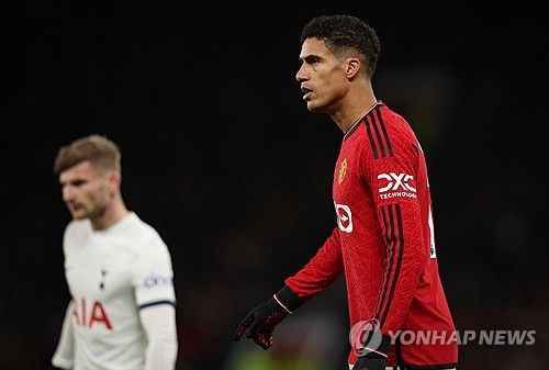 이적시장 전문 기자 파브리치오 로마노가 14일(한국시간) 맨유를 떠난 바란이 세리에A 승격팀 코모의 제안을 수락했다며 자신의 트레이드 마크인 히어 위 고(HERE WE GO)를 띄웠다.&nbsp;연합뉴스