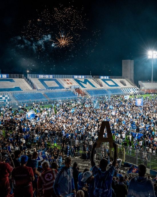 이적시장 전문 기자 파브리치오 로마노가 14일(한국시간) 맨유를 떠난 바란이 세리에A 승격팀 코모의 제안을 수락했다며 자신의 트레이드 마크인 히어 위 고(HERE WE GO)를 띄웠다.&nbsp;코모