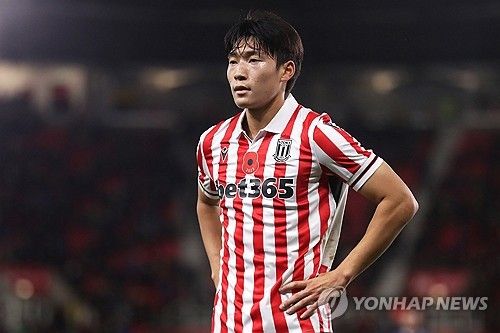 과거 이강인을 놓쳤던 페예노르트가 두 번의 실수를 반복하지는 않겠다는 생각이다. 페예노르트는 어떤 팀보다 배준호 영입에 진심이다. 페예노르트는 지난 2021년과 2022년 이강인을 영입하기 위해 접근했고, 스페인 현지 보도에 따르면 2022년에는 마요르카에 공식 제안까지 보냈으나 이강인을 영입하지 못했다. 이미 한 차례 한국의 재능을 영입하는 데 실패한 페예노르트는 배준호 영입을 위해 800만 파운드의 이적료를 준비하고 있는 것으로 알려졌다. 사진 연합뉴스