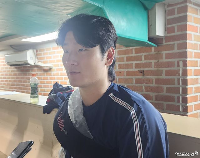 두산 투수 곽빈은 18일 울산 문수야구장에서 열린 '2024 신한 SOL Bank KBO 리그' 롯데와 주중 3연전 마지막 경기에서 선발 등판했다. 이날 7이닝 2실점 호투로 팀 승리에 혁혁한 공을 세웠다. 울산, 박정현 기자