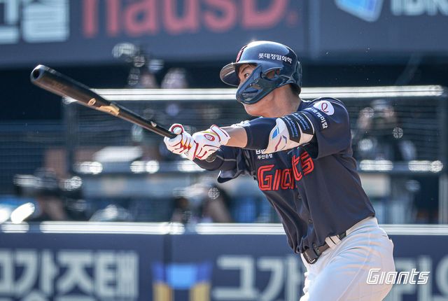 롯데 내야수 강성우. 그는 청주고를 졸업하고 롯데에 입단해 올해 프로 첫 시즌을 보내고 있다. 롯데 자이언츠