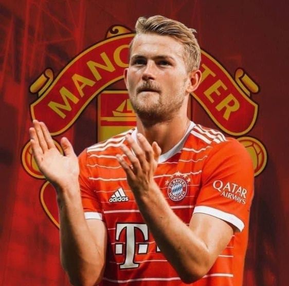 영국 매체 타임스는 1일 맨체스터 유나이티드가 약 736억원과 추가 비용을 지불할 준비가 된다면 바이에른 뮌헨이 마테이스 더리흐트를 기꺼이 팔 것이라고 보도했다. 네덜란드 수비수 더리흐트는 이번 여름 이적 허용 명단에 이름을 올리면서 이적 가능성이 높은 선수 중 한 명이다. 현재 더리흐트의 옛 스승 에릭 텐 하흐 감독이 지휘 중인 맨유가 더리흐트 영입에 지대한 관심이 있는 클럽이며 뮌헨은 적절한 이적료가 오면 더리흐트를 보낼 의향이 있는 것으로 알려졌다. SNS