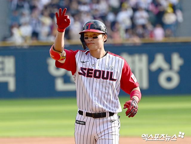 LG 외야수 박해민은 21일 잠실구장에서 열린 '2024 신한 SOL Bank KBO 리그' 두산과 주말 3연전 마지막 경기에서 8번타자 중견수로 선발 출전했다. 6회말 1타점 적시타를 쳐 공격에 활력을 불어넣었다. 동시에 KBO 리그 통산 5번째 400도루를 기록했다. 엑스포츠뉴스 DB