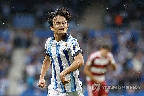 일본 축구의 미래 쿠보 타케후사의 리버풀행이 임박했다. 일본 매체 '스포니치'는 22일(한국시간) 스페인 라리가의 레알 소시에다드에서 뛰고 있는 쿠보가 잉글랜드의 명문 구단 리버풀에 전격 입단할 가능성이 높은 것으로 알려졌다면서 복수의 관계자에 따르면 협상은 이미 최종 단계에 접어들었고, 쿠보도 세계 최고의 리그인 프리미어리그(PL) 도전에 적극적이라고 한다고 보도했다. 사진 연합뉴스