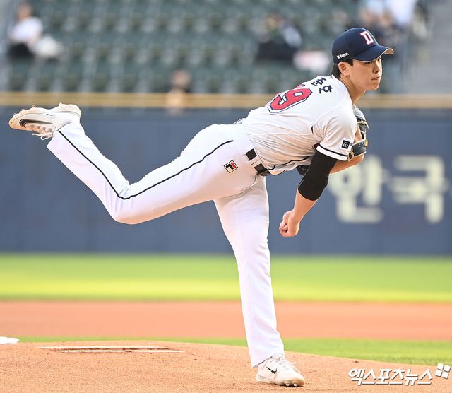 두산 베어스 선발투수 최준호가 정규시즌 경기에 등판해 투구하고 있다. 엑스포츠뉴스 DB
