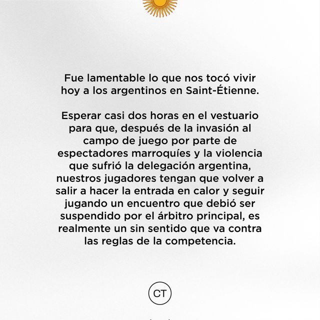 프랑스 언론 르퀴프가 26일(한국시간) 아르헨티나 남자 올림픽 축구 대표팀이 화요일(24일) 훈련 중 라커룸에서 귀금속을 도난당하는 사건이 발생했다고 전했다.&nbsp; 마스체나로 감독은 이날 기자회견에서 모로코전 하루 전인 화요일 훈련 중 티아고 알마다가 귀금속을 도난당했다고 밝혔다.&nbsp;아르헨티나축구협회