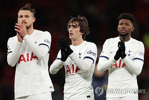 스페인 매체 스포르트가 25일(한국시간) 지로나가 최근 맨체스터 시티로 떠난 사비우의 대체자로 브리안 힐을 선택해 영입을 앞두고 있다고 전했다.&nbsp;연합뉴스