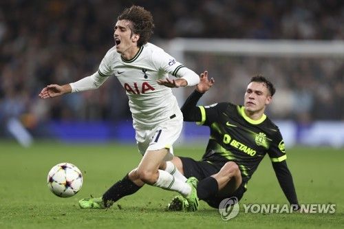 스페인 매체 스포르트가 25일(한국시간) 지로나가 최근 맨체스터 시티로 떠난 사비우의 대체자로 브리안 힐을 선택해 영입을 앞두고 있다고 전했다.&nbsp;연합뉴스